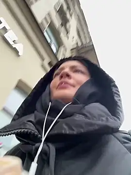 BabeRainbow online show from 7, 11, 2025