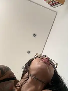 Snapshot of Nikatsu chatting on 3, 2, 2025 Nikatsu online show from 3, 2, 2025