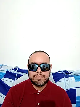 Snapshot of ElSunEagle chatting on 4, 6, 2026 ElSunEagle online show from 4, 6, 2026