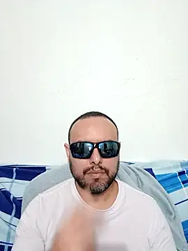 Snapshot of ElSunEagle chatting on 5, 6, 2026 ElSunEagle online show from 5, 6, 2026