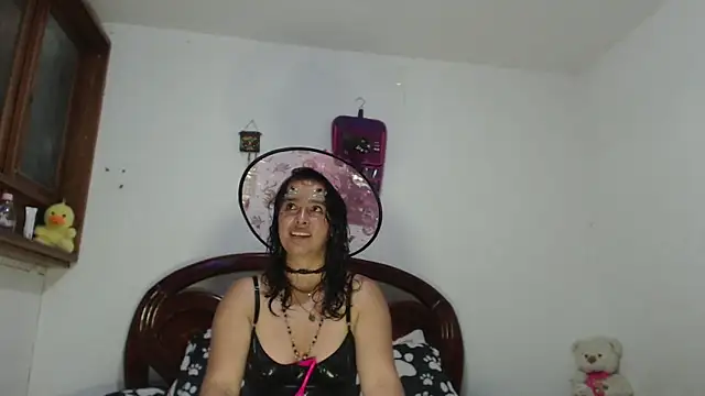 Snapshot of MagicStephany_ chatting on 3, 10, 2025 MagicStephany online show from 3, 10, 2025
