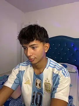 Leonarrrd 01 online show from 11, 10, 2025