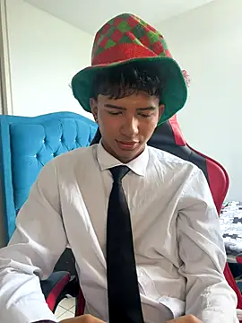 Leonarrrd 01 online show from 5, 12, 2025