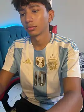 Leonarrrd 01 online show from 3, 2, 2026