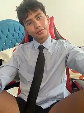 Leonarrrd 01 online show from 5, 3, 2026