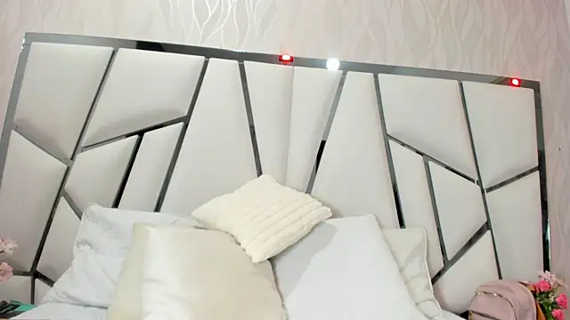  aurora18  online show from 16, 10, 2025