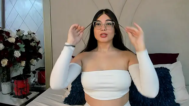 Snapshot of CamilaSofiia chatting on 10, 11, 2025 CamilaSofiia online show from 10, 11, 2025