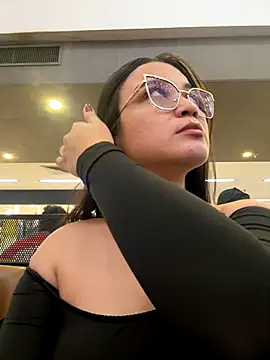 Snapshot of CamilaSofiia chatting on 11, 11, 2025 CamilaSofiia online show from 11, 11, 2025