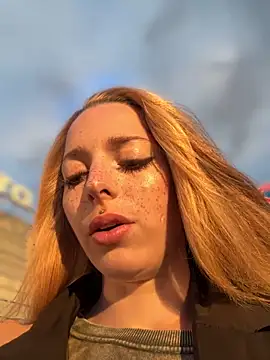 Snapshot of LoraaDoll chatting on 18, 9, 2025 LoraaDoll online show from 18, 9, 2025