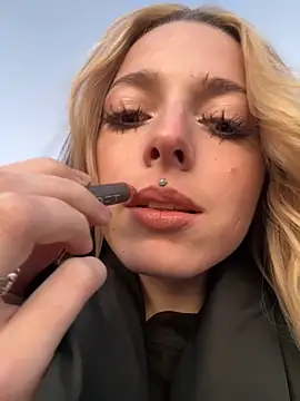 Snapshot of LoraaDoll chatting on 29, 9, 2025 LoraaDoll online show from 29, 9, 2025