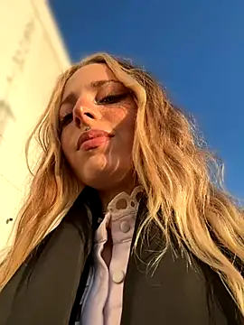 Snapshot of LoraaDoll chatting on 2, 10, 2025 LoraaDoll online show from 2, 10, 2025