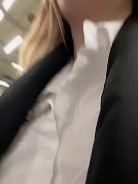 Snapshot of LoraaDoll chatting on 6, 10, 2025 LoraaDoll online show from 6, 10, 2025