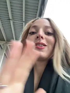 Snapshot of LoraaDoll chatting on 14, 10, 2025 LoraaDoll online show from 14, 10, 2025