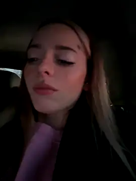 Snapshot of LoraaDoll chatting on 21, 10, 2025 LoraaDoll online show from 21, 10, 2025