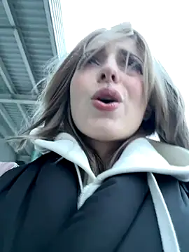 Snapshot of LoraaDoll chatting on 27, 10, 2025 LoraaDoll online show from 27, 10, 2025