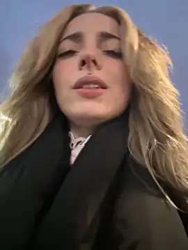 Snapshot of LoraaDoll chatting on 29, 10, 2025 LoraaDoll online show from 29, 10, 2025