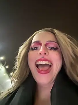 Snapshot of LoraaDoll chatting on 1, 11, 2025 LoraaDoll online show from 1, 11, 2025