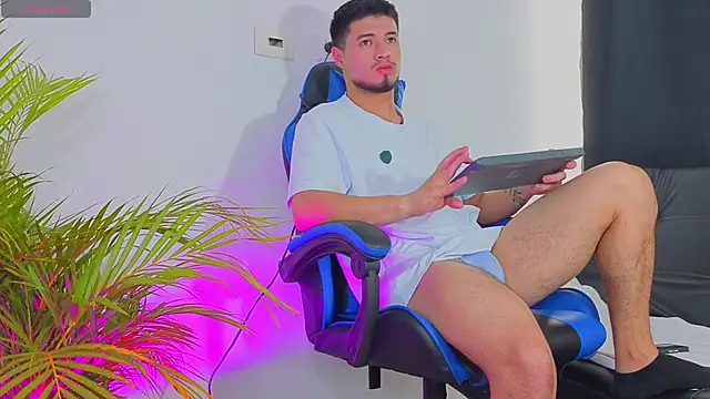 EdwardRoss  online show from 28, 10, 2025