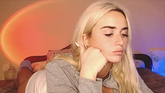 Snapshot of HaileyRosen chatting on 14, 1, 2025 HaileyRosen online show from 14, 1, 2025