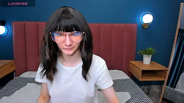 Lili flowerr online show from 11, 3, 2025