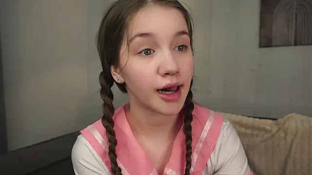 Snapshot of AmiLewis chatting on 5, 2, 2025 AmiLewis online show from 5, 2, 2025