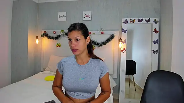 Snapshot of aishawild chatting on 20, 12, 2024 aishawild online show from 20, 12, 2024