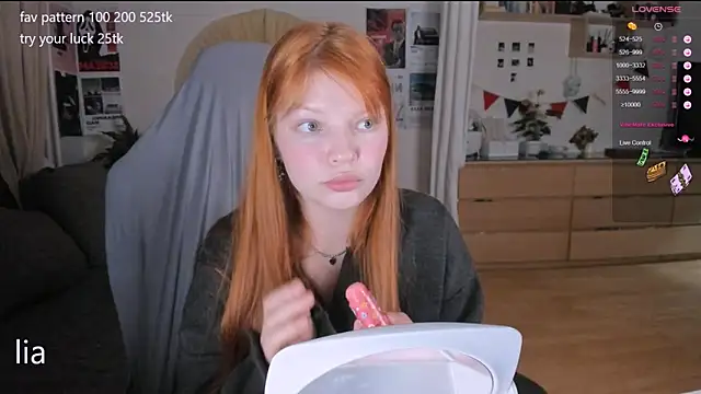 Snapshot of lil_lia chatting on 3, 10, 2025 lil lia online show from 3, 10, 2025