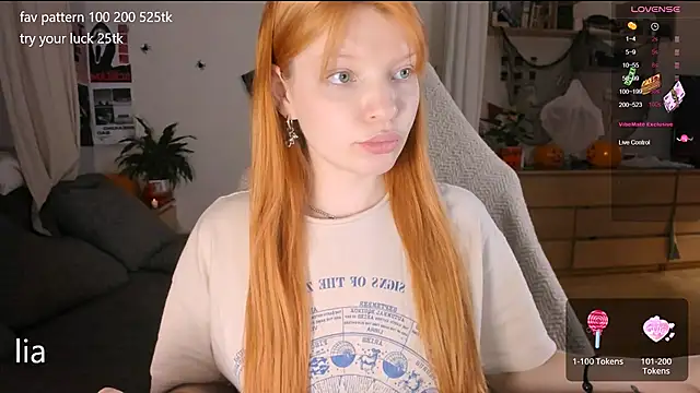 Snapshot of lil_lia chatting on 23, 10, 2025 lil lia online show from 23, 10, 2025