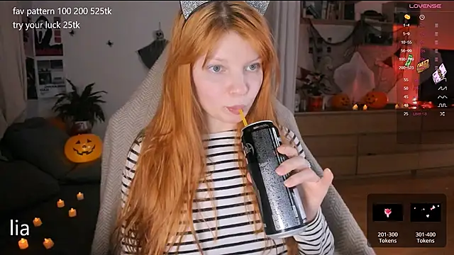 Snapshot of lil_lia chatting on 23, 10, 2025 lil lia online show from 23, 10, 2025