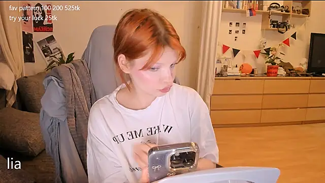 Snapshot of lil_lia chatting on 6, 11, 2025 lil lia online show from 6, 11, 2025