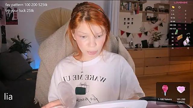 Snapshot of lil_lia chatting on 10, 11, 2025 lil lia online show from 10, 11, 2025