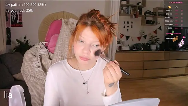 Snapshot of lil_lia chatting on 14, 11, 2025 lil lia online show from 14, 11, 2025