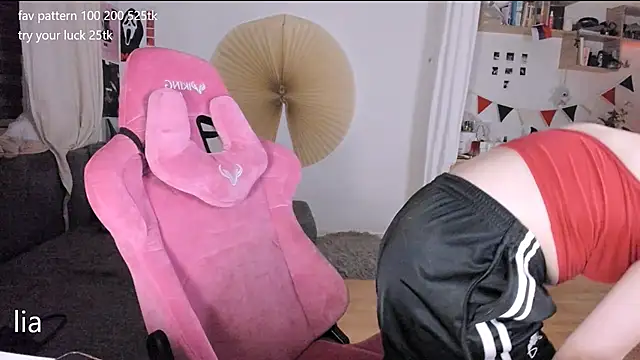 Snapshot of lil_lia chatting on 24, 11, 2025 lil lia online show from 24, 11, 2025