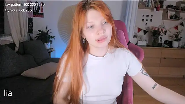 Snapshot of lil_lia chatting on 28, 11, 2025 lil lia online show from 28, 11, 2025