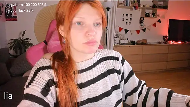 Snapshot of lil_lia chatting on 15, 12, 2025 lil lia online show from 15, 12, 2025