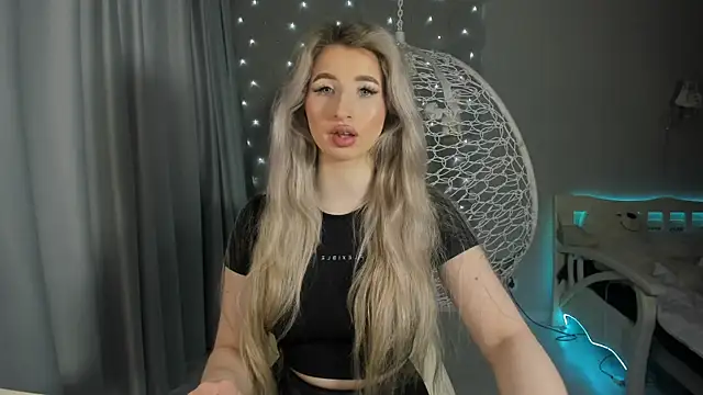 Snapshot of milky_waybaby chatting on 18, 10, 2025 milky waybaby online show from 18, 10, 2025