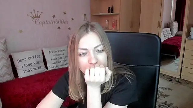 SilviaEyes online show from 4, 3, 2025