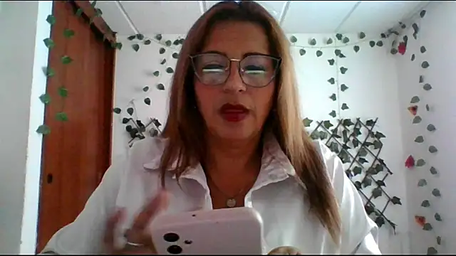 Snapshot of RossanaLionheart chatting on 17, 3, 2026 RossanaLionheart online show from 17, 3, 2026