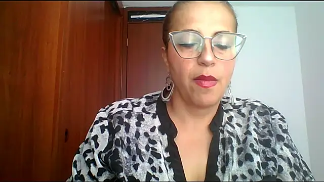 Snapshot of RossanaLionheart chatting on 28, 4, 2026 RossanaLionheart online show from 28, 4, 2026