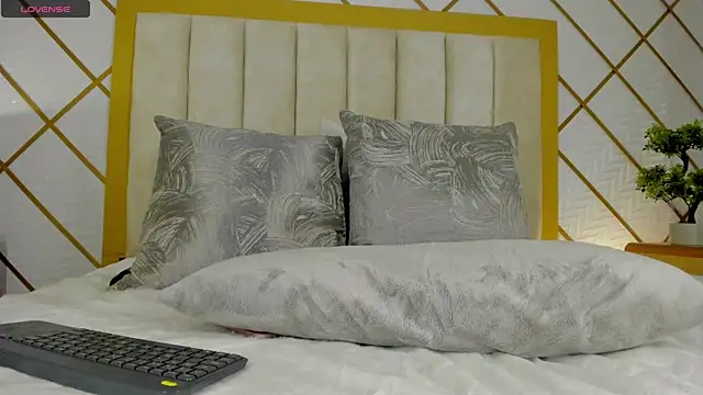 SamanthaClay online show from 25, 1, 2025