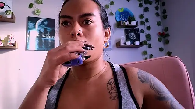 macey elliot  online show from 23, 10, 2025