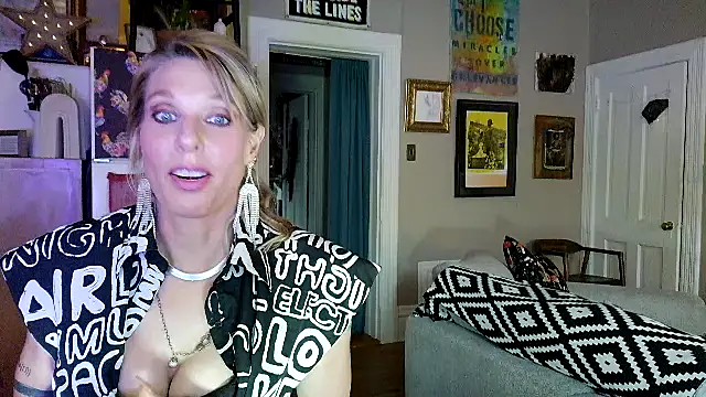 Snapshot of Glamazonx chatting on 2, 3, 2026 Glamazonx online show from 2, 3, 2026