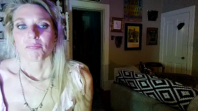 Snapshot of Glamazonx chatting on 3, 3, 2026 Glamazonx online show from 3, 3, 2026