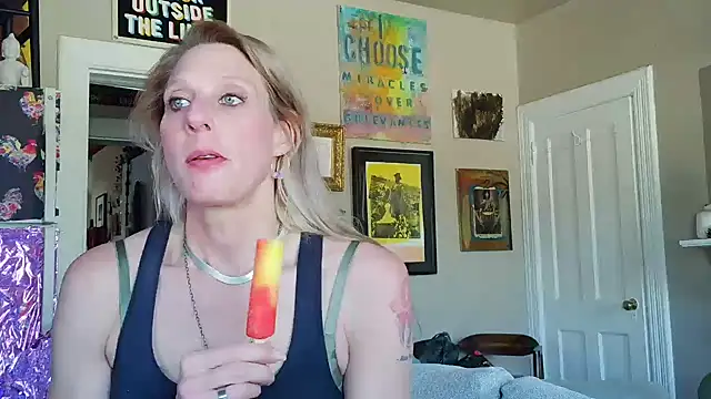 Snapshot of Glamazonx chatting on 9, 3, 2026 Glamazonx online show from 9, 3, 2026