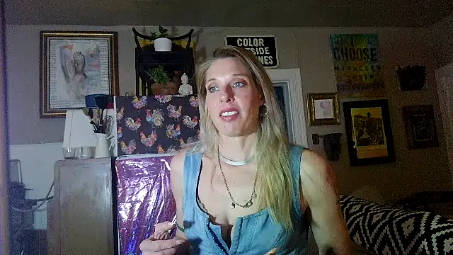 Snapshot of Glamazonx chatting on 12, 3, 2026 Glamazonx online show from 12, 3, 2026