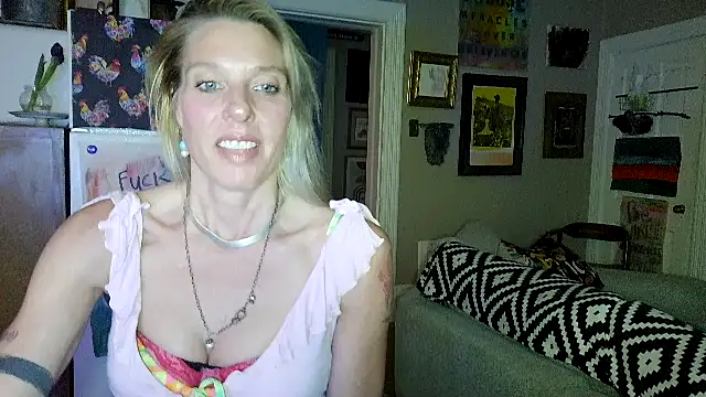 Snapshot of Glamazonx chatting on 22, 3, 2026 Glamazonx online show from 22, 3, 2026