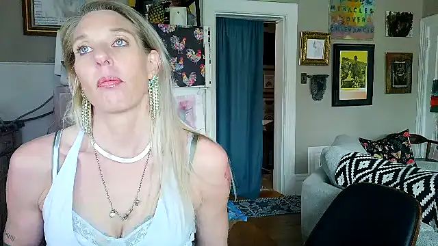 Snapshot of Glamazonx chatting on 27, 3, 2026 Glamazonx online show from 27, 3, 2026