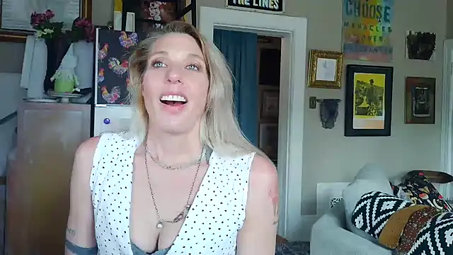 Snapshot of Glamazonx chatting on 30, 3, 2026 Glamazonx online show from 30, 3, 2026