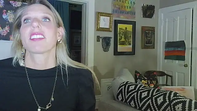 Snapshot of Glamazonx chatting on 1, 4, 2026 Glamazonx online show from 1, 4, 2026