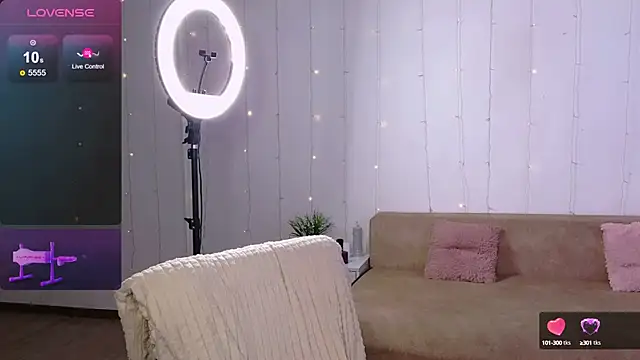 Snapshot of Britney_Lynch chatting on 12, 12, 2024 Britney Lynch online show from 12, 12, 2024